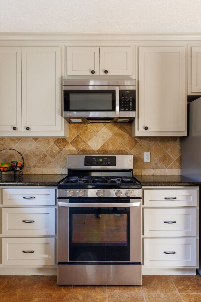 Building Photo - 15818 Val Vista Dr