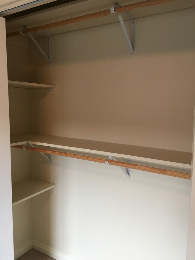 Building Photo - NEW CARPET THROUGHOUT| 2-Bedroom Townhome with Garage