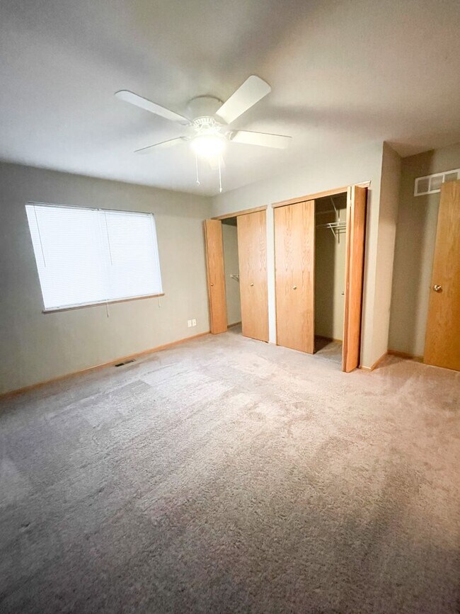 Building Photo - 3 Bedroom & 3 Bathroom Townhouse for Rent!