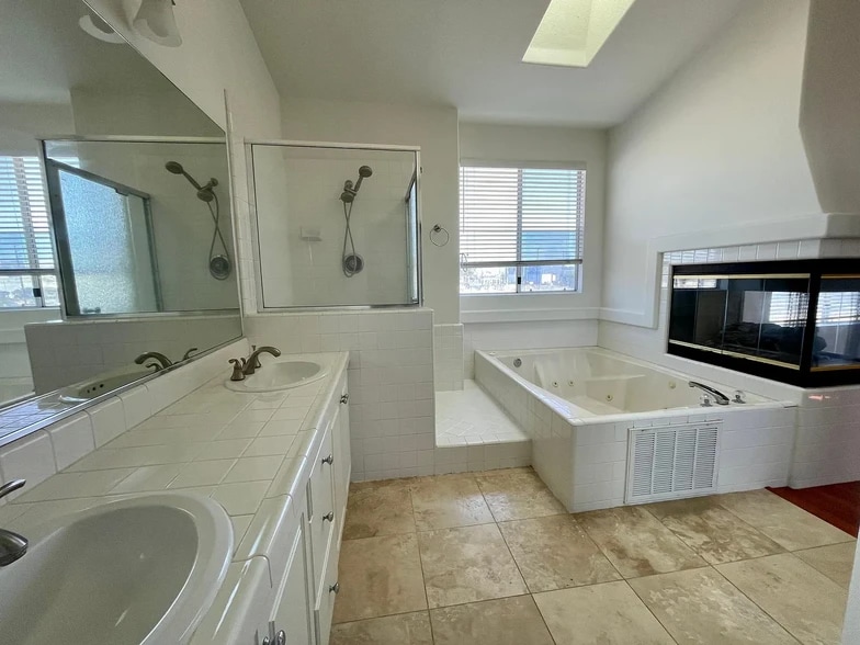 Building Photo - 5405 Marine Ave
