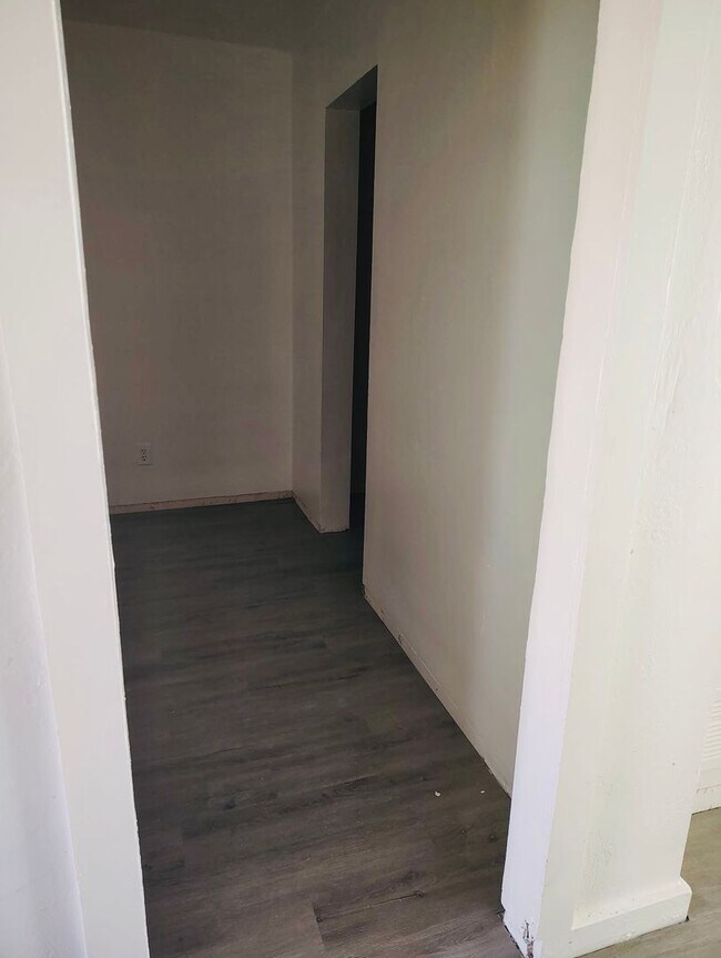 Building Photo - 501 Harrison Dr