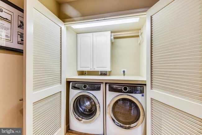 Building Photo - 317 S Union St