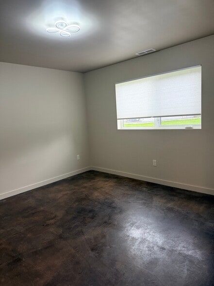 Building Photo - 1414 Silver Cir