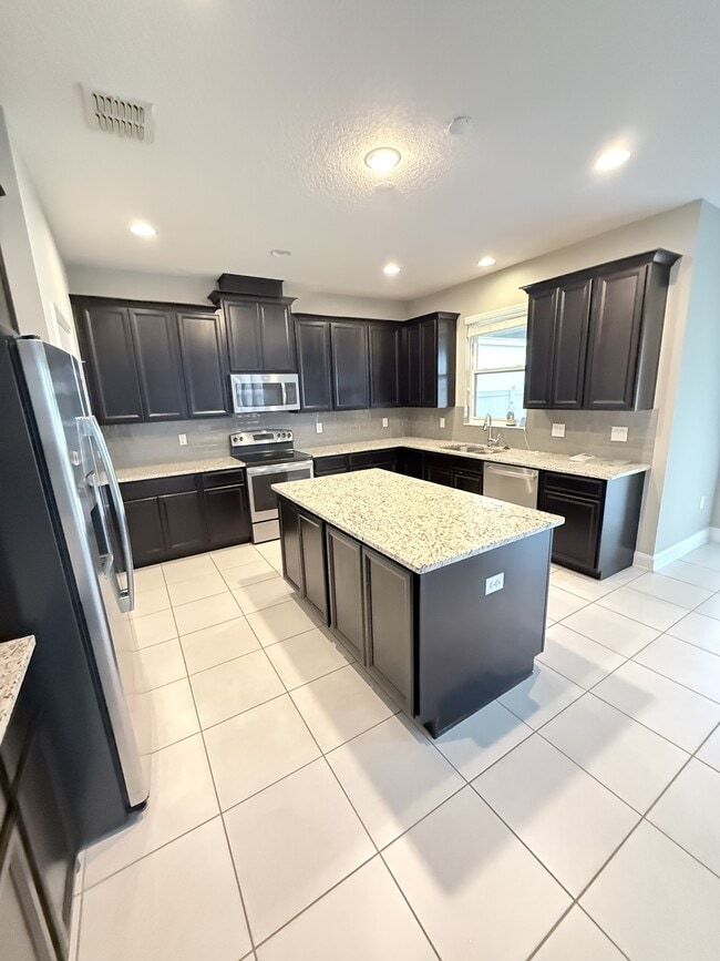 Building Photo - 8025 Navel Orange Ln