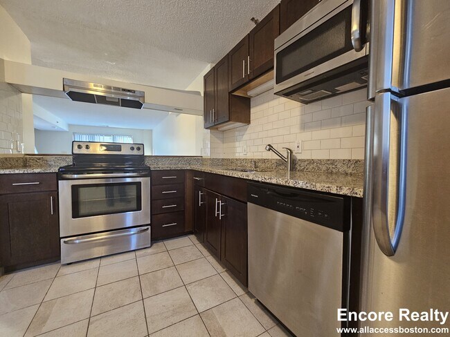 Building Photo - 150 N Beacon St