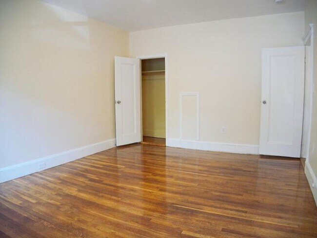 Building Photo - Spacious 2 Bed in Prime Coolidge Corner Lo...