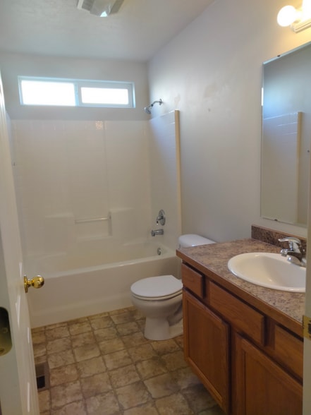 Building Photo - 764 Alyssa Ave