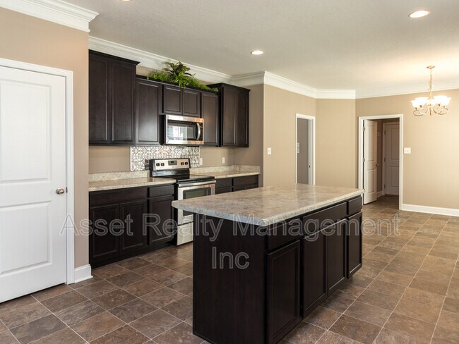 Building Photo - 509 Broadberry Ave