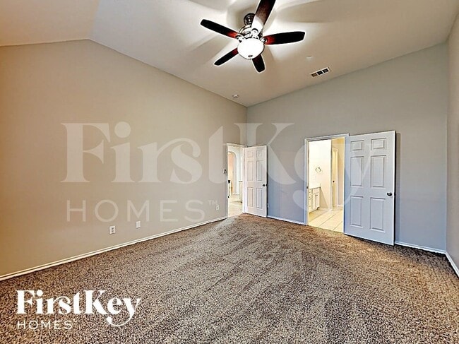 Building Photo - 10805 Middleglen Rd