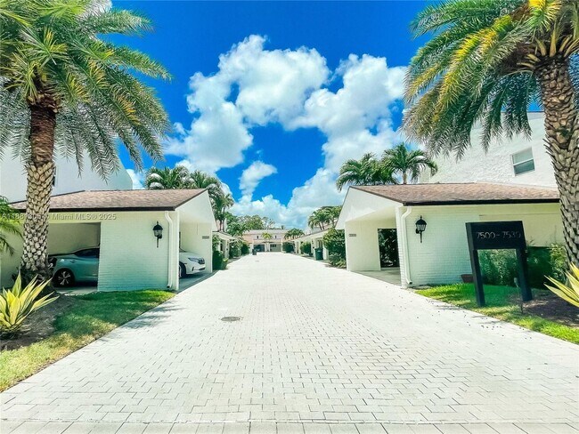 Building Photo - 7526 SW 58th Ave
