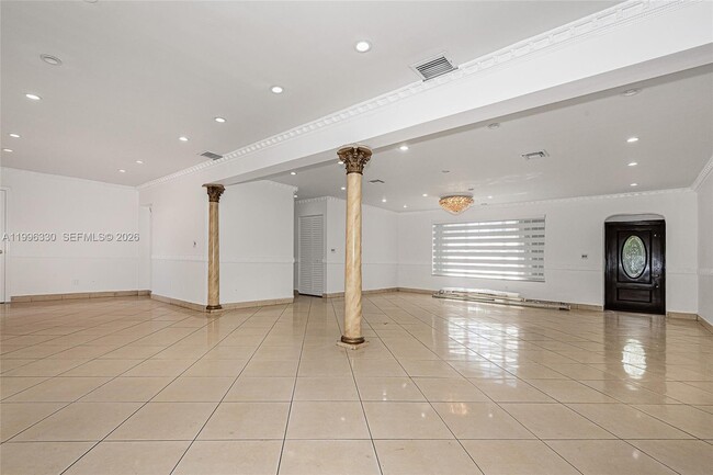 Building Photo - 2545 NE 207th St