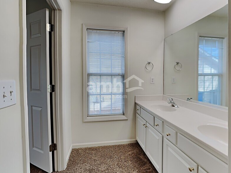 Building Photo - 185 Charlotte Ct