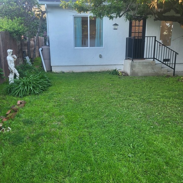 Front door - 10829 Woodbine St