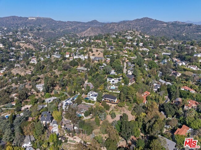 Building Photo - 5721 Valley Oak Dr