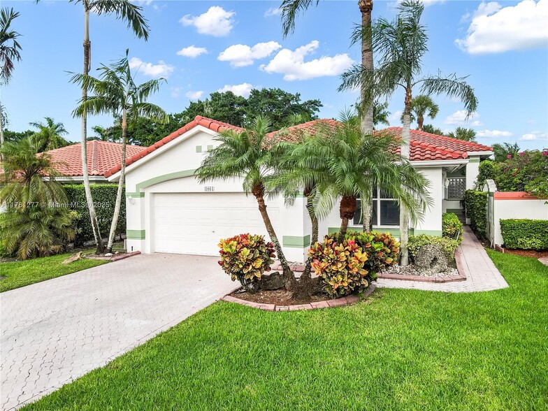 Primary Photo - 1061 Bel Aire Dr E