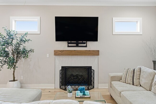 Building Photo - Beautifully Curated Interiors + Exceptional Outdoor Living = A Stand-Out West Nashville Home