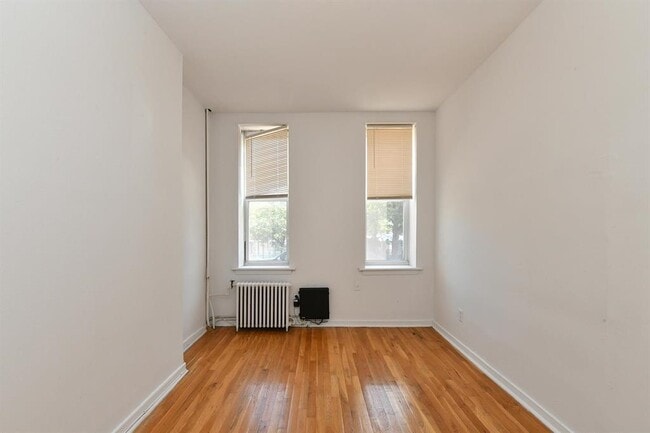 Building Photo - 118 Adams St