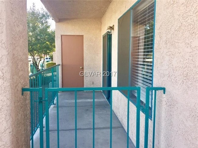 Building Photo - A Cozy 2 bedroom 2 bathroom with patio dow...
