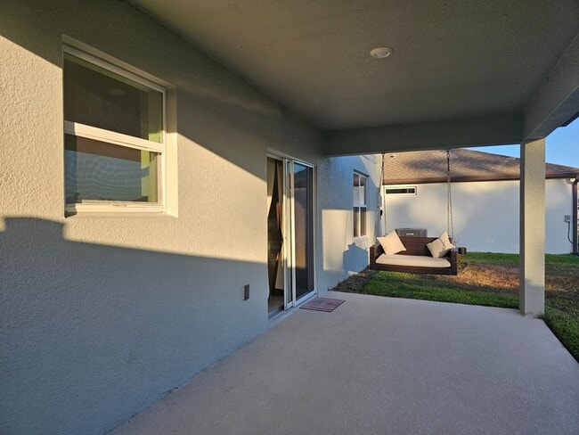 Building Photo - 3928 Capri Coast Dr