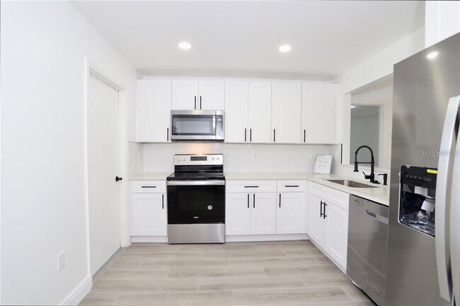 Building Photo - 620 Heraldo Ct