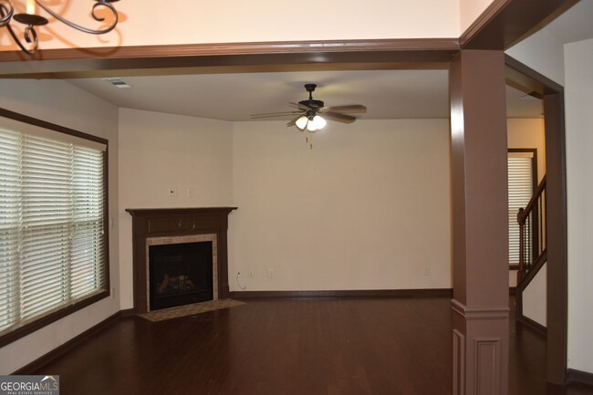 Building Photo - 6260 Crested Moss Dr