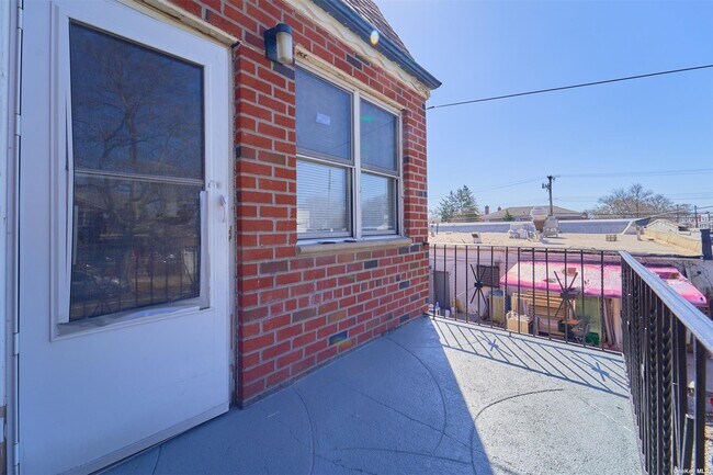 Building Photo - 1283 E 56th St