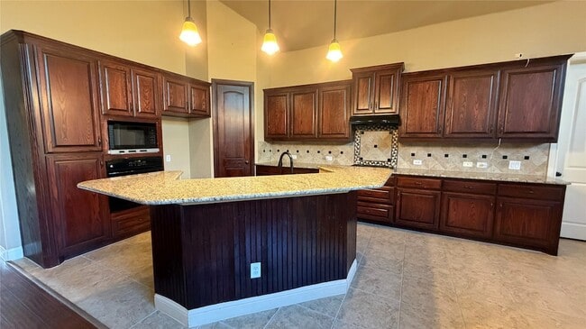 Building Photo - 6728 S Fork Dr