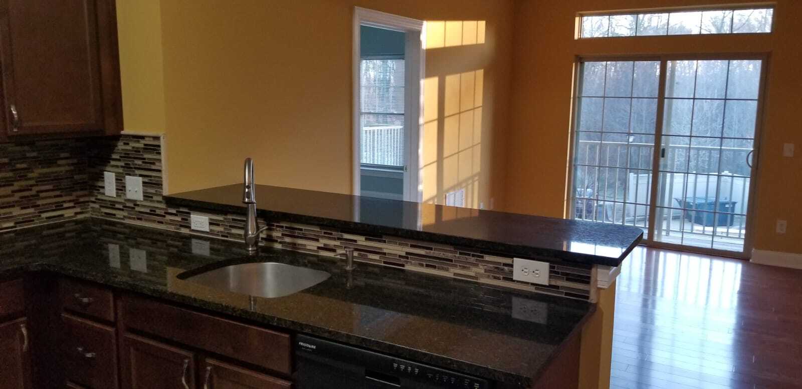 Building Photo - 2000 Fountainview Cir