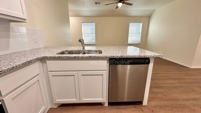 Building Photo - 11417 N University Ave