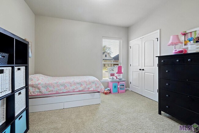 Building Photo - 644 Greenwich Dr