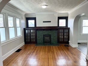 Building Photo - Spacious 2-Bed, 1.5-Bath Home in Indianapolis! Dual walk-in closets in both bedrooms!