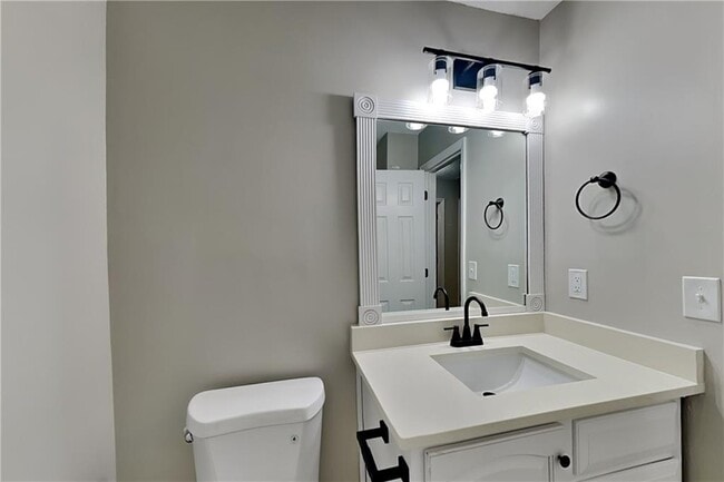 Building Photo - 4241 Glenforest Way