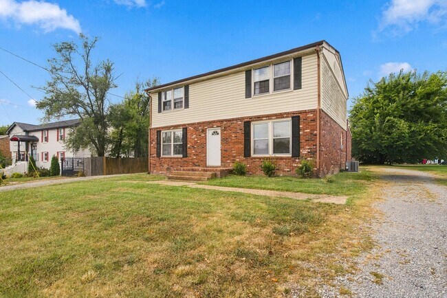 Building Photo - 102 Susan Dr