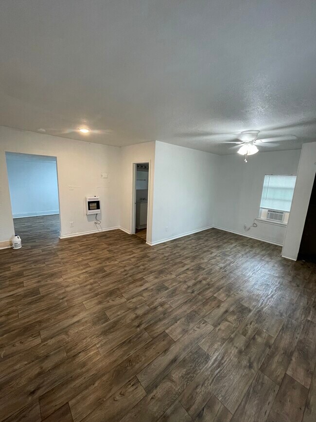 Building Photo - 311 W Malone Ave