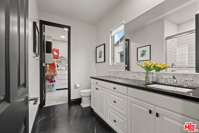 Building Photo - 55 suede