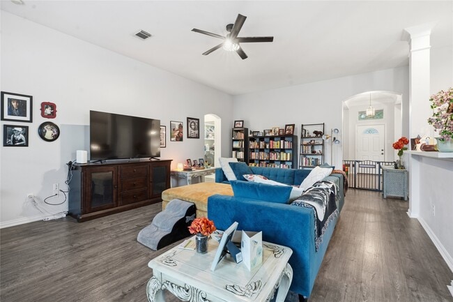 Building Photo - 5755 Lightstone Ln