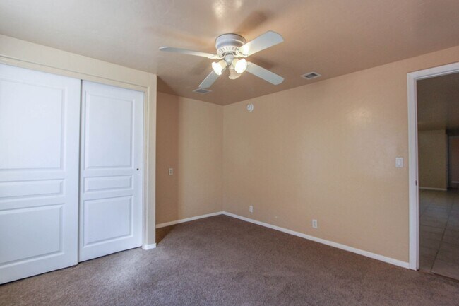 Building Photo - Large 2 story Home in Prescott Valley