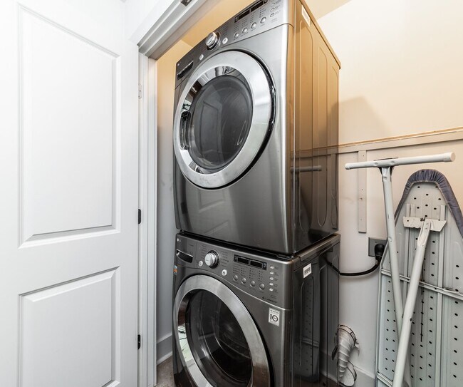 Building Photo - FOR RENT in Lafayette!