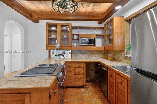 Building Photo - 1305 Alhambra Cir