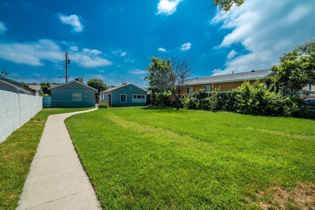 Building Photo - Cozy 1-Bedroom Single-Story Duplex Home in Newhall
