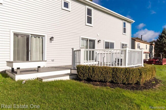 Building Photo - 5485 Hammersmith Dr