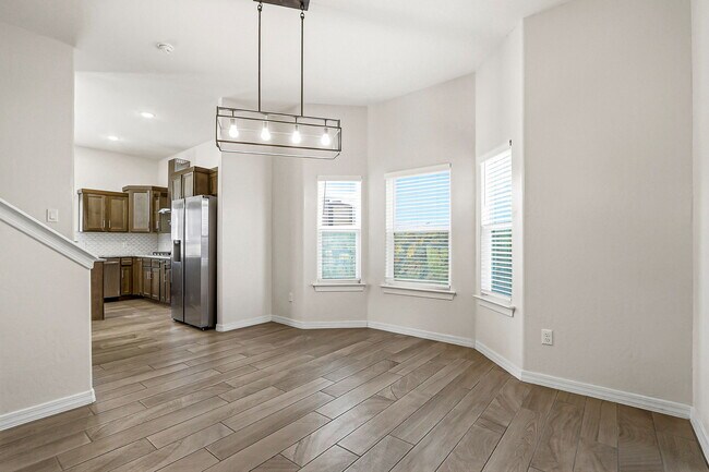 Building Photo - 649 La Entrada Cir