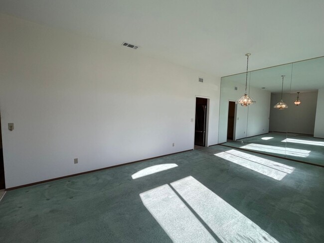 Building Photo - Spacious 4 bed 2 bath with landscaping inc...