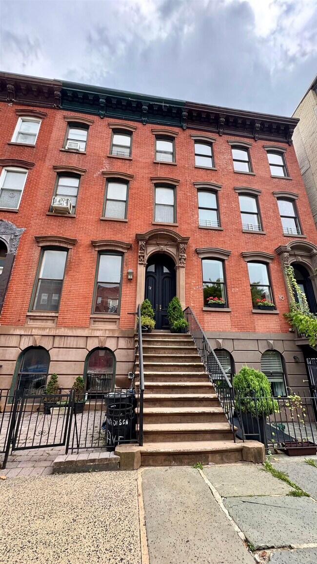 Primary Photo - 12 Madison Ave