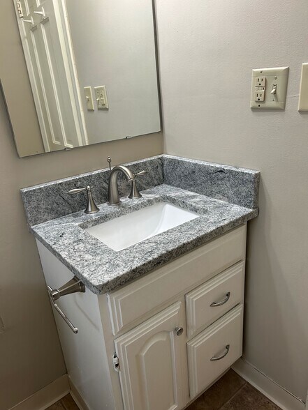 Building Photo - 2009 Elmwood Ave