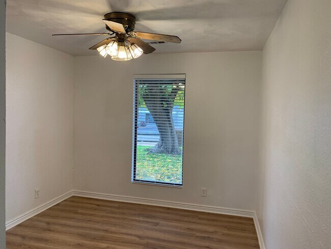 Building Photo - 1026 N 1100 W