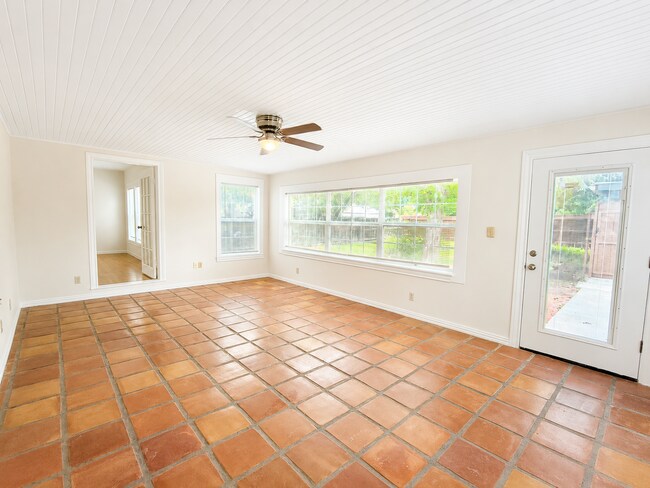 Building Photo - COMPLETELY REMODELED 3 BEDROOM, 2 BATHROOM HOME COMING SOON!