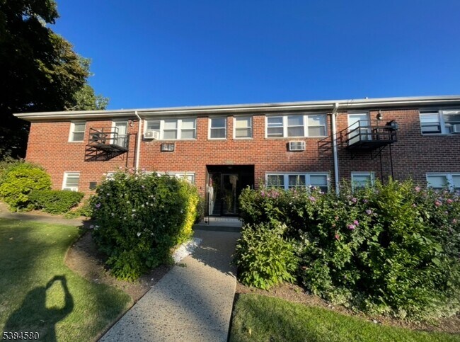 Building Photo - 1628 Valley St