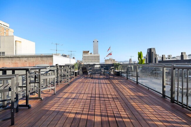 Building Photo - 693 Sutter St