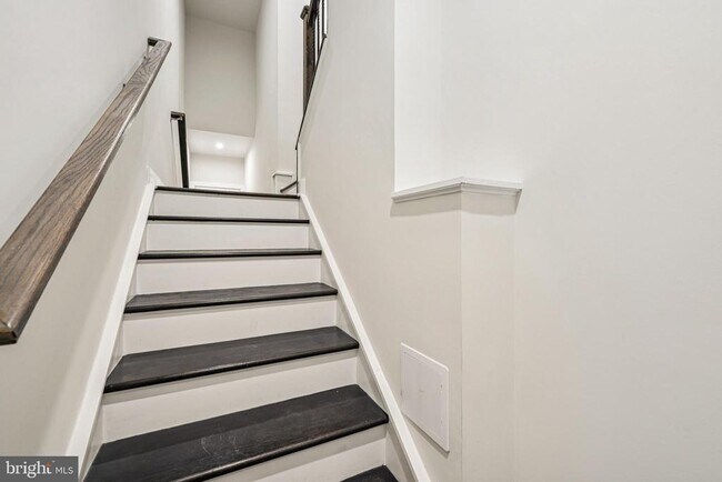 Building Photo - 2528 VERONA Pl